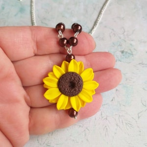 Gelbe Sonnenblume Necklace.Sunflower Halskette. Gelbe Blumen-Halskette. Sonnenblume Anhänger aus Polymer Clay. Geschenk für sie