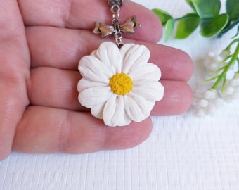 Daisy Floral Necklace. White Floral Necklace. Polymer Clay Necklace. Gift for her