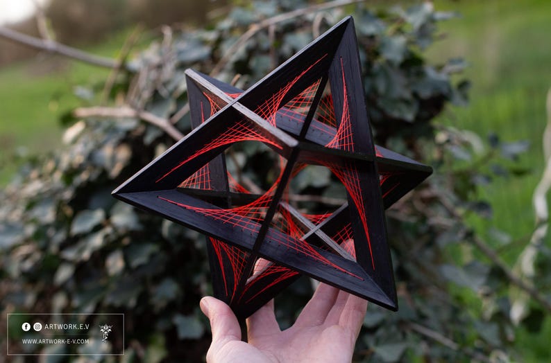 Octaedro estrellado — Campo parabólico | Escultura de geometría sagrada en roble macizo | Arte con hilos imagen 5