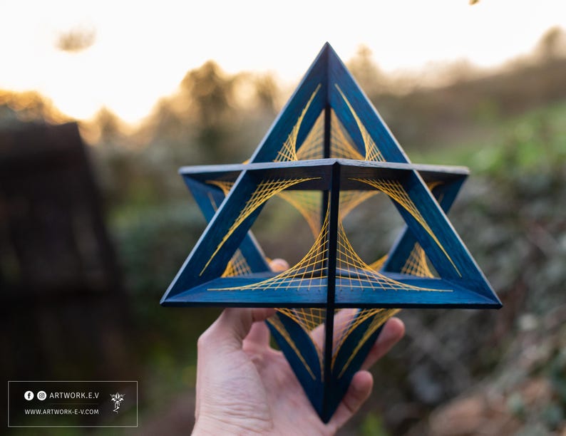 Octaedro estrellado — Campo parabólico | Escultura de geometría sagrada en roble macizo | Arte con hilos imagen 10