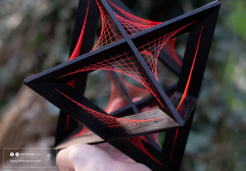 Octaedro estrellado — Campo parabólico | Escultura de geometría sagrada en roble macizo | Arte con hilos imagen 2