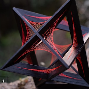 Octaedro estrellado — Campo parabólico | Escultura de geometría sagrada en roble macizo | Arte con hilos imagen 3