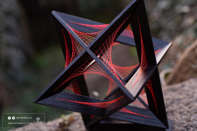 Octaedro estrellado — Campo parabólico | Escultura de geometría sagrada en roble macizo | Arte con hilos imagen 3
