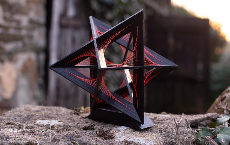 Octaedro estrellado — Campo parabólico | Escultura de geometría sagrada en roble macizo | Arte con hilos imagen 4