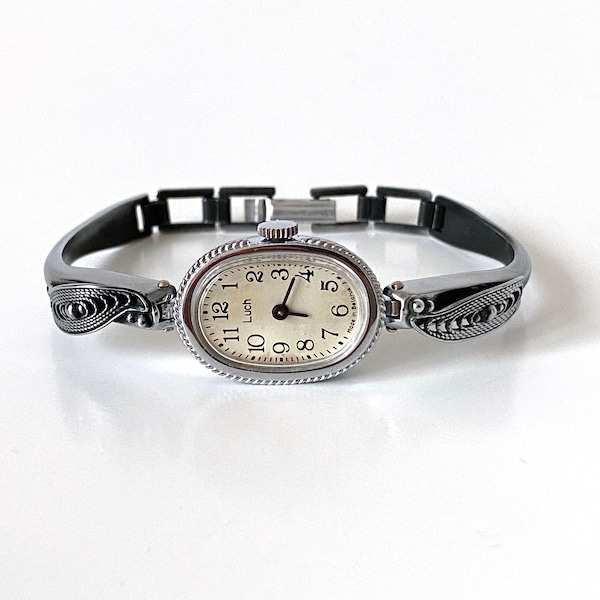 Vintage women's watch. Silver watch, Women's watch, Women's old watch, Dainty watch, wrist women watch "Luch", Small ladies watch