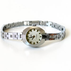 Vintage watch. dainty women&#39;s watch, Women&#39;s watch, Women&#39;s vintage watch, Vintage watch, small women&#39;s wrist watch