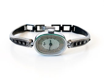 Reloj vintage para mujer Luch, relojes de mujer vintage delicados de plata, reloj retro, reloj de pulsera pequeño, reloj mecánico, esfera blanca de reloj pequeño