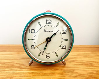Vintage russian alarm clock "Vytyaz". Soviet Alarm clock. Vintage alarm clock. Working Vintage clock. USSR alarm. Alarm clock. soviet clock