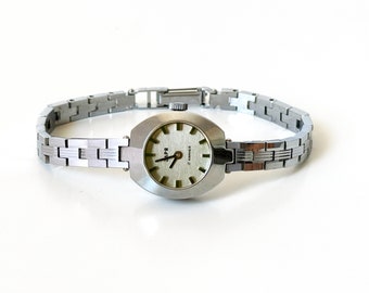 Women’s Vintage Watch • Dainty Small Watch for Women • Vintage Wrist Watch • Retro Ladies Watch