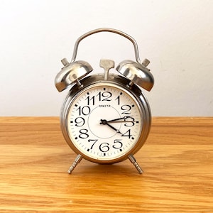 Vintage alarm clock "Raketa". retro Alarm clock. Vintage alarm clock. Working Vintage clock. table alarm. Alarm clock. metal small clock