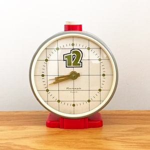 Grey Red Vintage wind up alarm clock Yantar Mechanical antique clock 80s Retro large table clock  Old alarm clock Mid century Winding clock