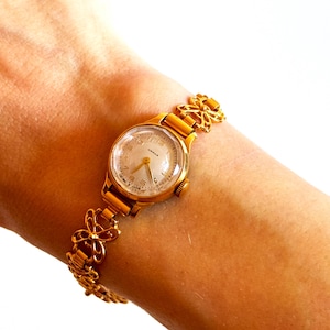 Gold vintage watch, old watch, Women&#39;s watch, Women&#39;s dainty watch, small watch, Vintage watch, women&#39;s wrist watch &quot;Chaika&quot; 17 jewels