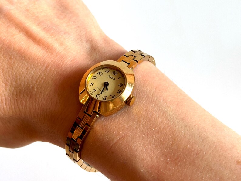 Vintage Women's watch, Gold vintage watch. retro mechanical watches Zarja, dainty gold watch. Vintage Mechanical watch. image 8