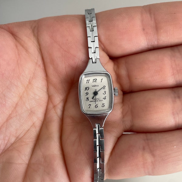 Women's ring watch vintage, Windup mechanical finger watch, silver finger watch ring, dainty vintage watch, small vintage watch, Engraved