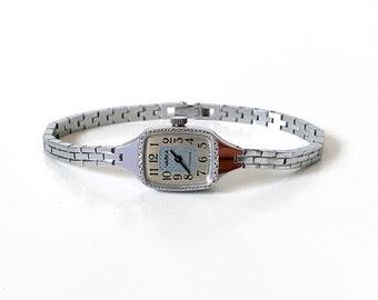 Vintage Uhr. Winzige silberne Vintage Damenuhr, kleine Damenuhr Chaika, zierliche Armbanduhr für Frauen, Geschenk zum Muttertag