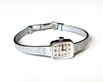 Vintage Timex Silver Dainty Womans Womens Classic Octagonal  display picture 2