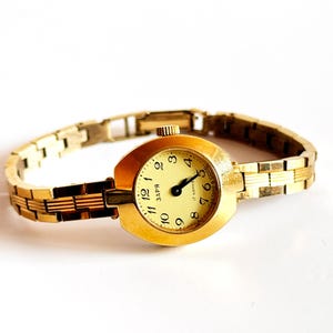 Vintage Women's watch, Gold vintage watch. retro mechanical watches Zarja, dainty gold watch. Vintage Mechanical watch. image 2