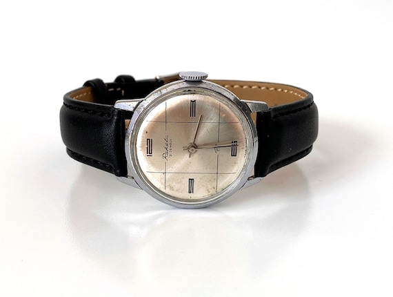 Black vintage watch Raketa, vintage wrist watch mens, mechanical round case black leather watch men, gift for him, fathers day gift