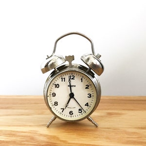 Vintage alarm clock "Raketa". retro Alarm clock. Vintage alarm clock. Working Vintage clock. table alarm. Alarm clock. metal small clock