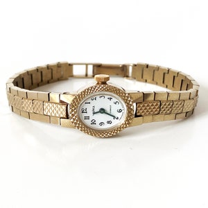 Gold plated vintage women&#39;s watch, Women&#39;s dainty watch, Watches mechanical watch, Dainty gold watch, small women&#39;s watch, Old watch women