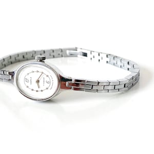 Small watch, silver Vintage Watches For Women With White Dial, Mechanical Wrist Watch For Woman, Tiny Women Vintage Watch, antique Watch image 2