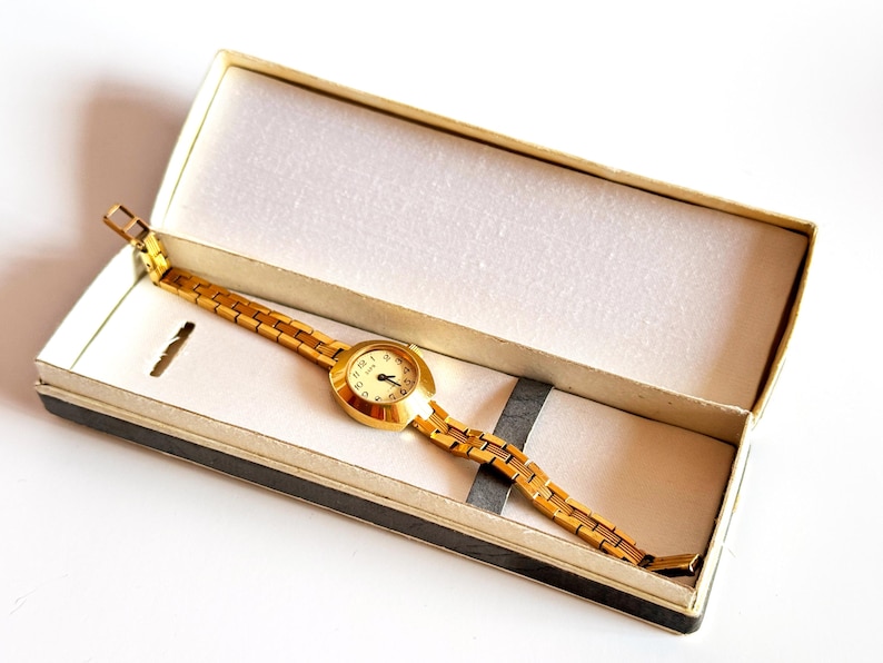 Vintage Women's watch, Gold vintage watch. retro mechanical watches Zarja, dainty gold watch. Vintage Mechanical watch. image 10