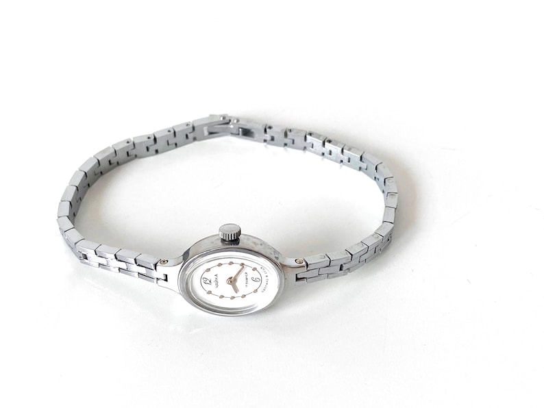 Small watch, silver Vintage Watches For Women With White Dial, Mechanical Wrist Watch For Woman, Tiny Women Vintage Watch, antique Watch image 4