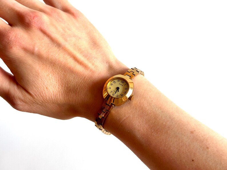 Vintage Women's watch, Gold vintage watch. retro mechanical watches Zarja, dainty gold watch. Vintage Mechanical watch. image 7