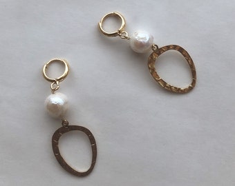 Gold Hoop Earrings, Hammered Hoop Gold Earrings, Double Hoop Earrings, Freshwater Pearl Earrings, Gold Pearl Earrings, Simple Bridal Earring