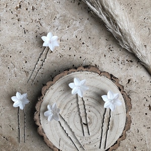 White Flower Hair Pins, White Wedding Hair Clips, Floral Hair Pins, Boho Bridal Hair Pins, Bridesmaid Hair Accessory, Brides Accessories