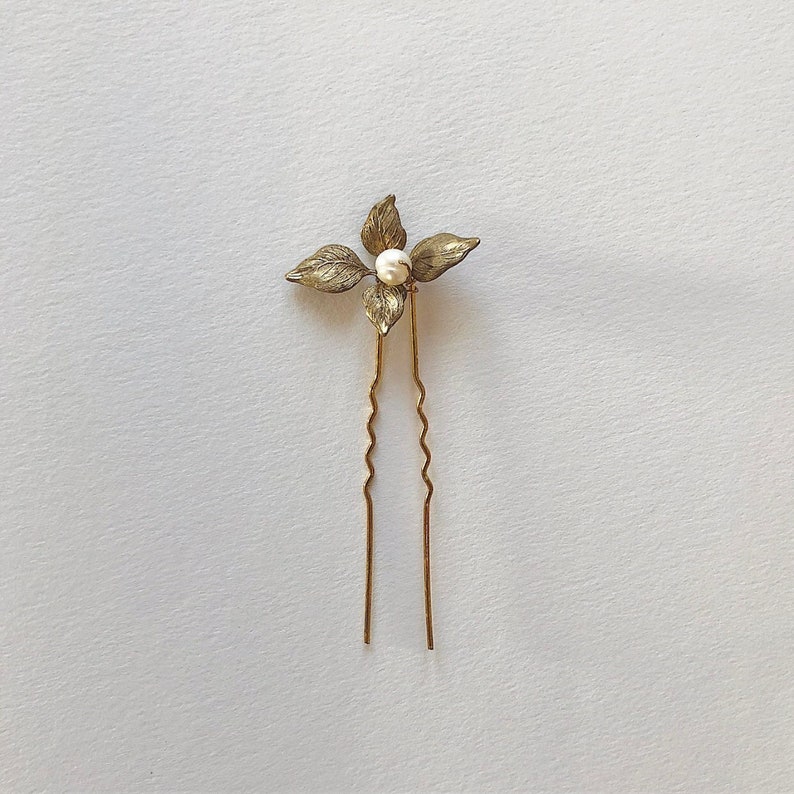 Gold Wedding Hair Pin, Flower Wedding Hair Pin, Floral Hair Pins, Wedding Hair Accessory, Gold Leaves and Freshwater Pearls, Boho Wedding zdjęcie 2