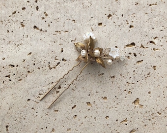 Gold Wedding Hair Pin, Gold Flower Wedding Hair Pin, Floral Hair Pins, Wedding Hair Accessory, Gold Leaves and Freshwater Pearls