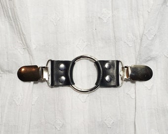 Black leather cinch clip with bronze tone clips & o-ring. Shirt clip, dress  clip, sweater clip, skirt clip, jacket clip. Instant DIY tailor. - My  Community Made