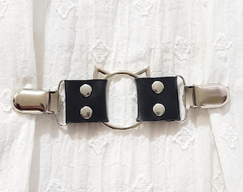 Silver tone cat ears o-ring cinch clip w/ black leather. Shirt clip, dress clip, sweater clip, skirt clip, jacket clip, cloak clip.
