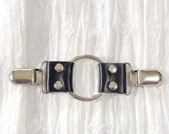 Black leather silver tone medium oring cinch clip. Shirt clip, dress clip, sweater clip, skirt clip, jacket clip, cloak clip. DIY tailor.
