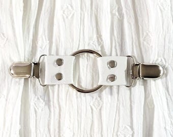 White leather cinch clip with silver tone clips & o-ring. Shirt clip, dress clip, sweater clip, skirt clip, jacket clip. Instant DIY tailor.