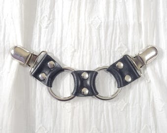 Black leather cinch clip with silver tone clips & 2 small o-rings. Shirt clip, dress clip, sweater clip, skirt clip, jacket clip. DIY fit