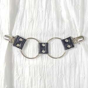 Silver tone 2 large o-rings w/ black leather cinch clip. Shirt clip, dress clip, sweater clip, skirt clip, jacket clip, cloak clip. DIY fit