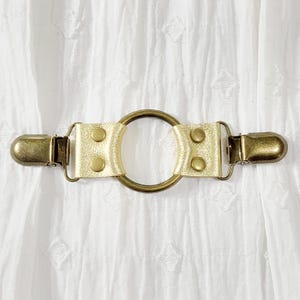 Gold leather & bronze tone medium oring cinch clip. Shirt clip, dress clip, sweater clip, skirt clip, jacket clip, cloak clip. DIY tailoring