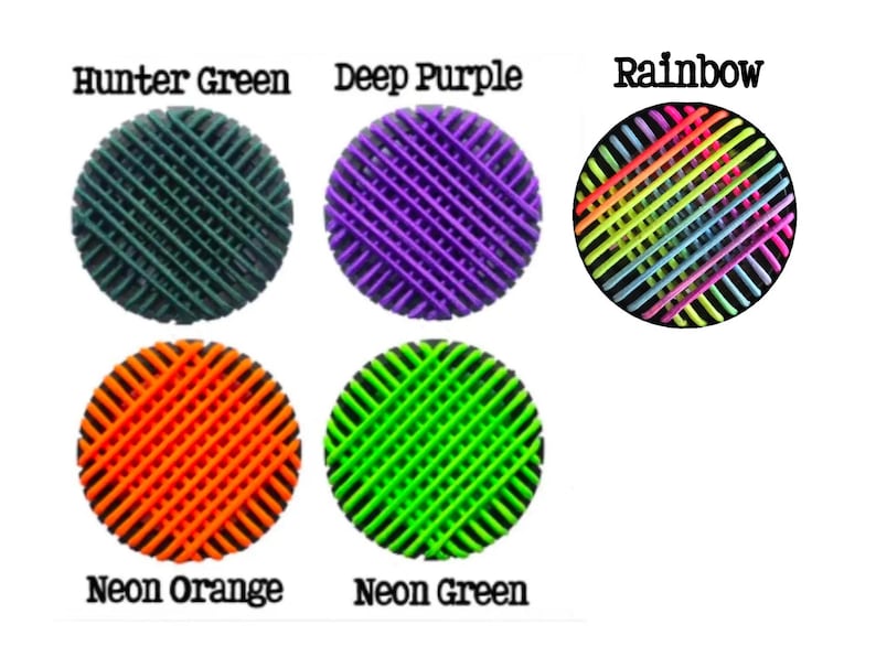 Puede incluir: Cinco objetos circulares y enrejados en varios colores: verde cazador, morado intenso, naranja ne&oacute;n, verde ne&oacute;n y un patr&oacute;n de arco&iacute;ris. Cada uno est&aacute; etiquetado con su nombre de color. El fondo es blanco.