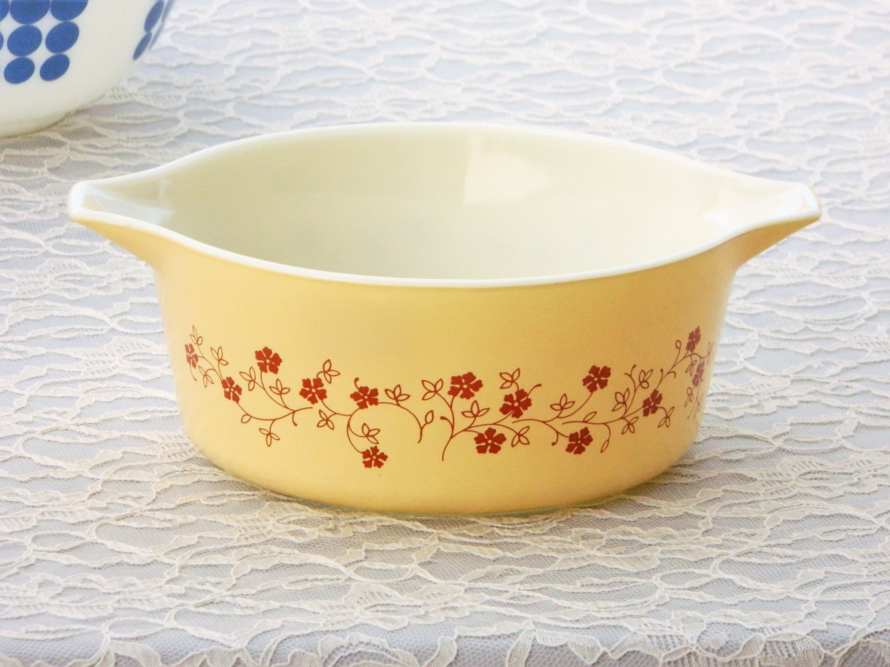 Pyrex Casserole Dish Trailing Flowers Pattern Round Casserole Dish 475 ...
