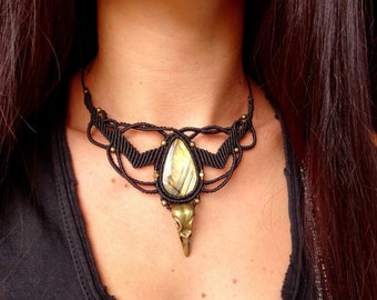 Collier Plastron Labradorite Crâne Oiseau, Bijoux macramé Esotérique, Gothique, Boho chic