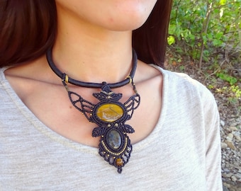 Collier torque plastron macramé noir Festival Tribal , bijoux gothique pierres oeil de tigre et labradorite