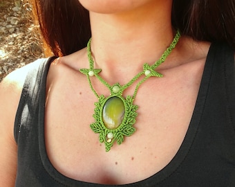 Macrame necklace Green foliage Agate stone, elven nature jewelry color flash Light green