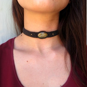 Collier ras de cou, choker macramé noir, pierre labradorite, bijoux gypsy boho festival image 4