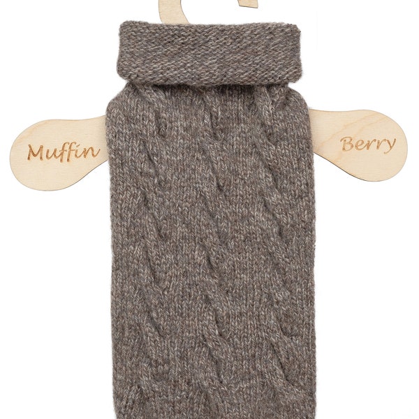 Pull en laine naturelle couleur chocolat tricoté à la main BARTON