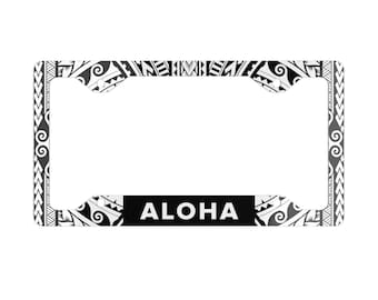Marco de matrícula metálico con el diseño tribal de la Polinesia de la isla hawaiana Aloha