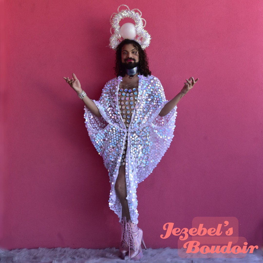 Glamorous penthouse offers the... - Howard Hanna Pepper Pike - Glamorous Cocoons Penthouse Unit