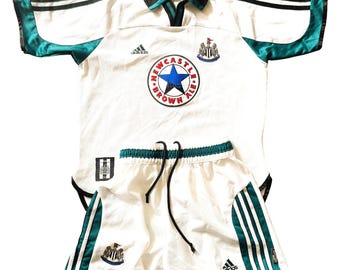 Vintage Newcastle Auswärts Shirt + Shorts 1999 -00 Adidas (sehr gut) Large Boys 152