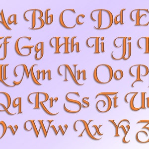K&ouml;nnte beinhalten: Ein Alphabet in einer kursiven Schriftart mit orangefarbenen Buchstaben auf einem hellvioletten Hintergrund.